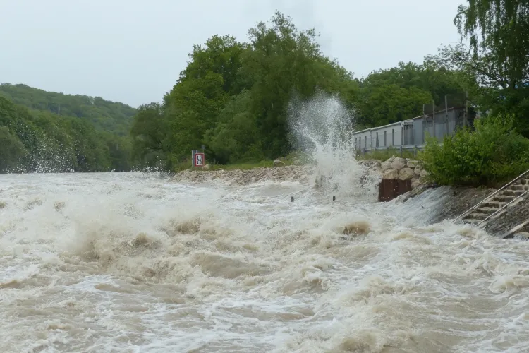 Avertizare pentru Clujeni: Pericol de viituri și inundații! Cod galben prelungit pe râurile din județ și în mai multe zone din țară