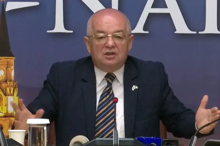 Emil Boc își pune în cap numele grele din USR, după ce i-a făcut „papagali” pe consilierii locali. Va fi afectată coaliția de guvernare?