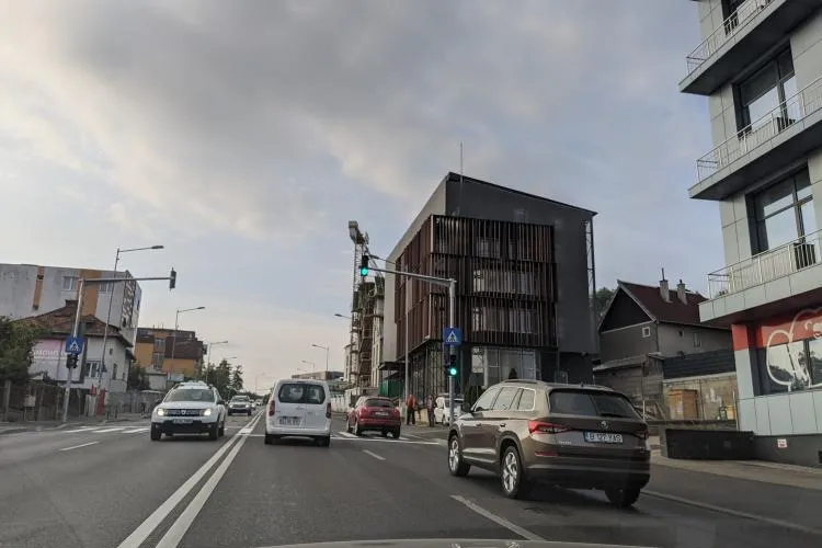 Calea Turzii din Cluj-Napoca a devenit o capcană pentru șoferi: „Este un dezastru, plină de denivelări” 