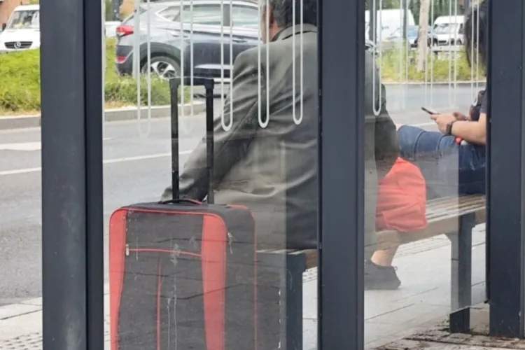 Povestea unui domn din Ucraina care a impresionat o clujeancă: „Nu mi-a cerut multe, doar 5 lei pentru o pâine. Mi s-a strâns sufletul” FOTO