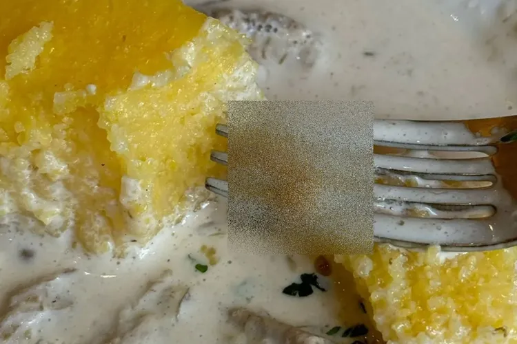 Un clujean a decis să ia masa în oraș, însă a dat de un musafir nepoftit... în farfurie. „Aveți grijă ce mâncați!”