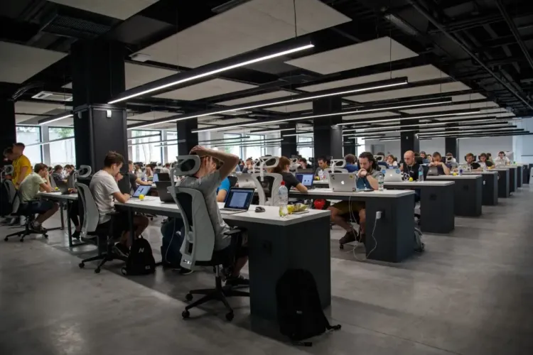 Clujul, lider la salarii în România: IT-ul încă ridică nivelul veniturilor! Cât oferă angajatorii la Cluj și ce diferențe sunt față de alte orașe din țară