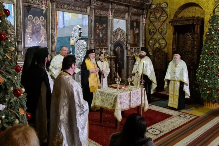 Sondaj nemaivăzut despre legătura românilor cu Dumnezeu. Votanții AUR merg cel mai des la biserică, susținătorii USR au alte griji