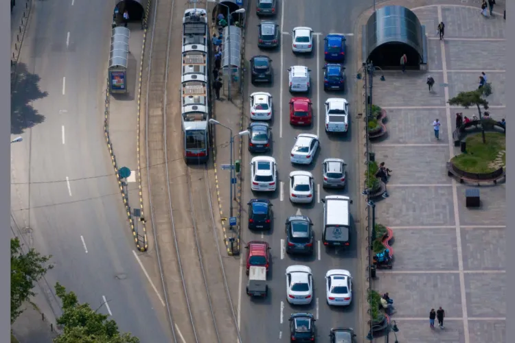 Oradea trece la alt nivel în „trafic”: Nu-i destul că au 7 pasaje subterane, acum fac bandă dedicată pentru tramvai prin pasaj. Așteptăm și la Cluj!