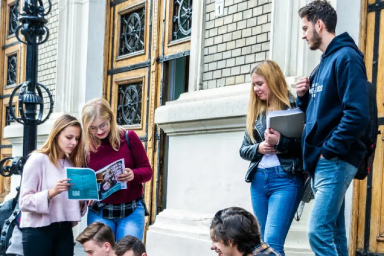 Numărul record de candidați înscriși la UBB Cluj în prima zi, aproape dublu față de anul trecut. Care au fost cele mai căutate facultăți de la Cluj