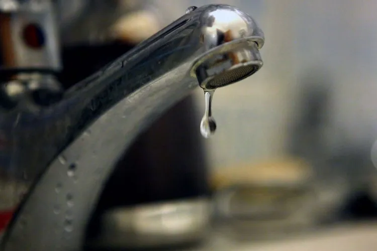 Ziua și avaria la rețeaua de apă din Cluj. Mii de clujeni rămân fără apă: „Vă mulțumim pentru înțelegere!”