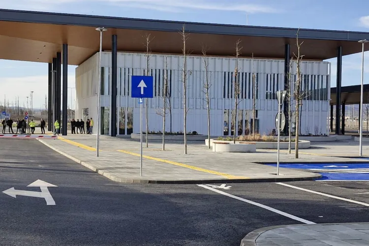 De ce au fost reduse tarifele la parkingul primăriei de lângă Aeroport? Câți șoferi foloseau parcarea, numărul e foarte mic