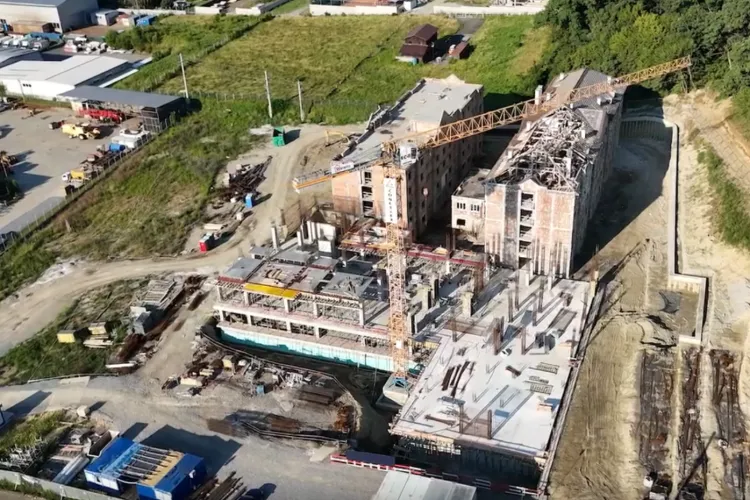 Universitatea de Medicină din Târgu-Mureș își face singură spital universitar. Ministrul Sănătății: „Sunt impresionat. În primăvară ar putea fi gata”