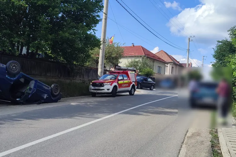 VIDEO Accidentul din Sălicea, unde impactul a dus la răsturnarea unei mașini și un bărbat a fost rănit