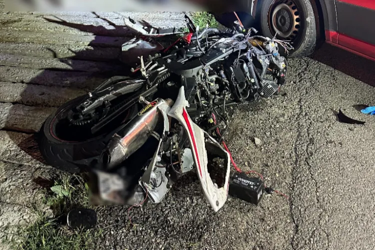 Cluj-  Accident extrem de grav în Căpușu Mare: Un tânăr motociclist a murit, iar un adolescent a ajuns la spital. Cei din mașină au scăpat FOTO