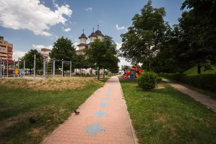 Ți-e frică să îți lași copilul într-un parc din Cluj-Napoca! Ce se întâmplă seara în Aurel Vlaicu pare desprins dintr-un coșmar urban