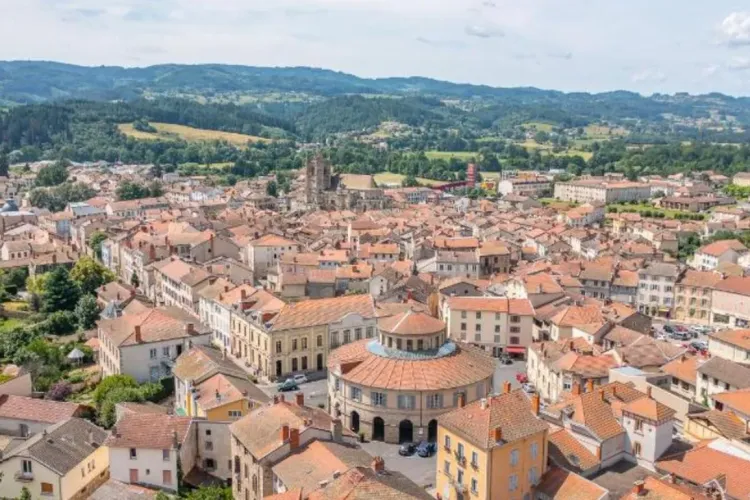 Te-ai săturat de Cluj-Napoca? Localitatea unde îți poți cumpăra O CASĂ la 1 EURO. E un adevărat Paradis!