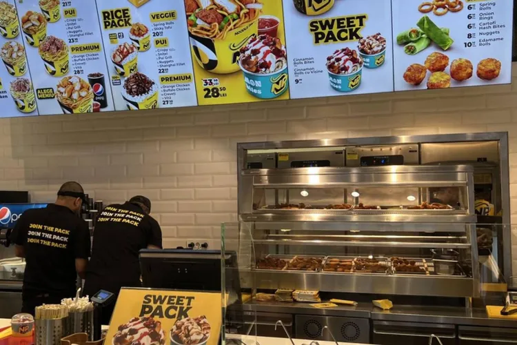 Noodle Pack, cel mai cunoscut lanț de restaurante de tăieței din România, a cerut insolvența.Compania clujeană are peste 400 de angajați