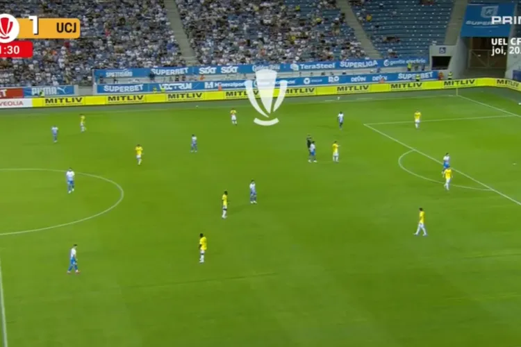 Scenă incredibilă la meciul Craiova-U Cluj. Gazdele au jucat, pentru scurt timp, cu 12 oameni pe teren. Imaginile confirmă! 