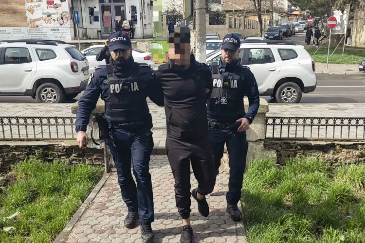 Clujeancă trăiește cu frică constantă din cauza vecinului: „Îți rup gâtul!”, a strigat bărbatul după ce a urinat pe poarta vecinei