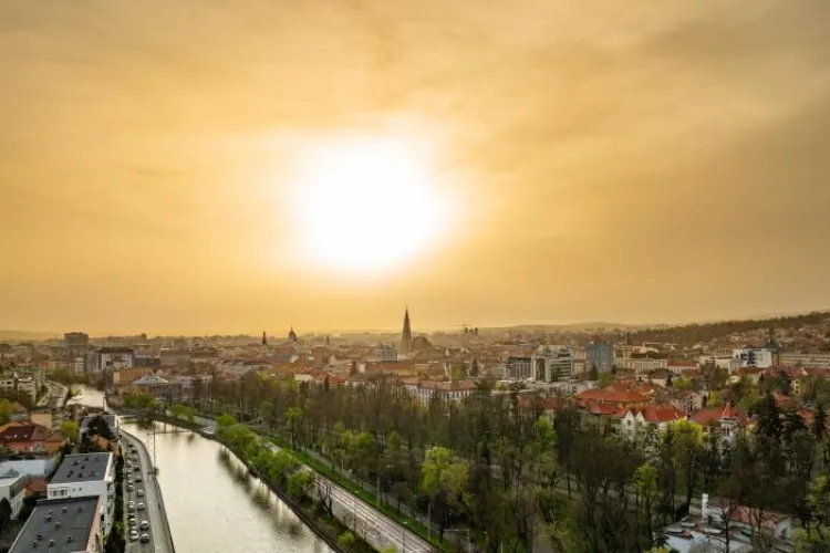 Start de săptămână cu vreme de concediu la Cluj: Cer senin și temperaturi tropicale în prima zi a săptămânii 