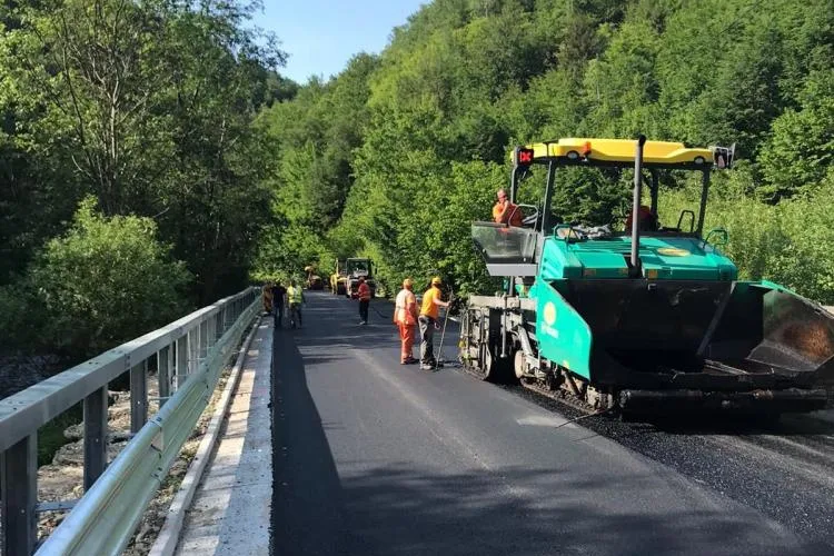 Cluj: Vești bune pentru șoferi! Un drum-cheie care leagă comuna Negreni de DN1 va fi reabilitat și modernizat. Când încep lucrările și ce schimbări urmează