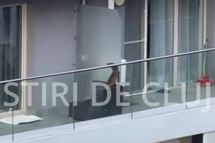 Poliția a intervenit în cazul cățelului lăsat pe balconul de la etajul șapte din Cluj: Ce nereguli au găsit polițiștii și ce a avut de spus stăpânul
