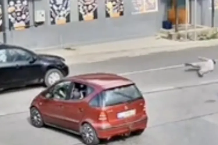 VIDEO Imagini Șocante- Pieton lovit în plin de o mașină în Cluj… se ridică și fuge direct la magazin! Șoferul și martorii au rămas ca „trăzniți”