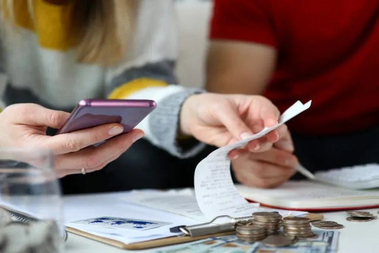 Românii, cu ochii pe portofel: Grijile legate de bani, joburi și viitor schimbă prioritățile românilor în fața instabilității economice