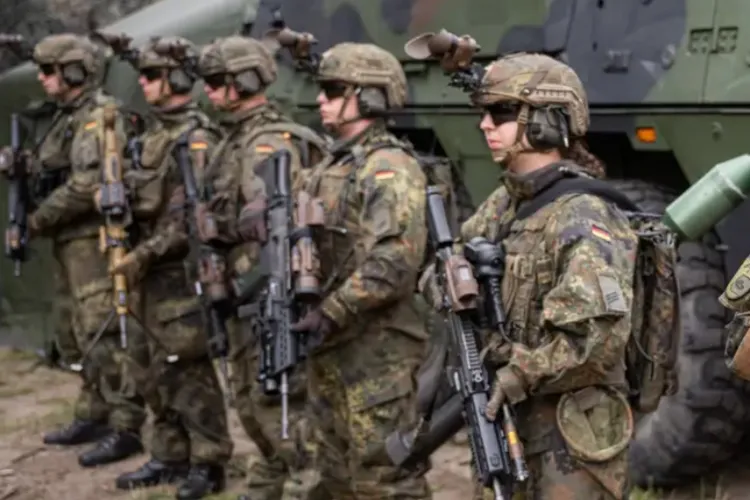 Polonia și Germania pregătesc populația de război. Oamenii vor primi o broșură de 40 de pagini, spitalele au planul făcut