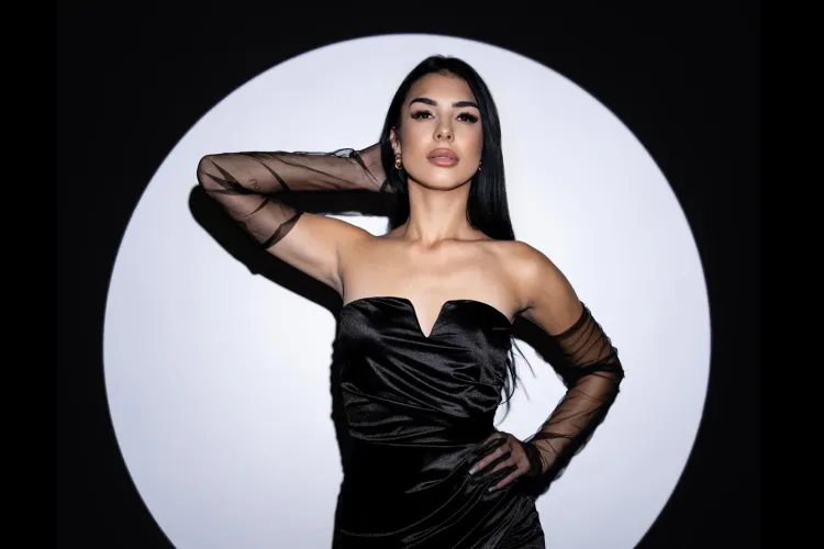 Cine ar putea fi cea mai frumoasă concurentă din noul sezon al emisiunii „Mireasa”. Tânăra superbă e o frumusețe ce amintește de actrițele din trecut