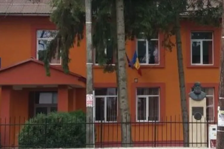 Furtuna a făcut prăpăd la o școală din Cluj! Acoperiș distrus, structură afectată. Autoritățile intervin cu 250.000 de lei pentru reparații urgente