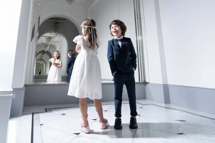 Cum să îți îmbraci copilul pentru evenimentele de familie? Un compromis stilat: Copilul poate fi și elegant, dar și confortabil în același timp