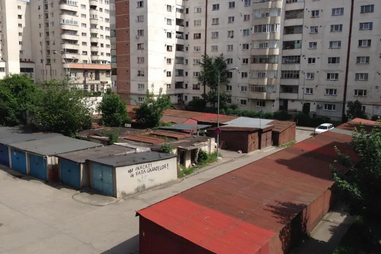Cluj-Napoca: Pericol în spatele blocurilor din Mărăști! Garajele părăsite atrag persoane dubioase: „A devenit din ce în ce mai periculos”