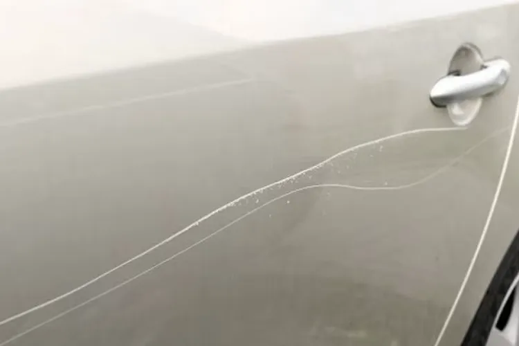 Scene șocante în Cluj: Ștergătoare rupte, roți sparte și amenințări directe pentru șoferii care și-au lăsat mașina într-o parcare publică din Florești