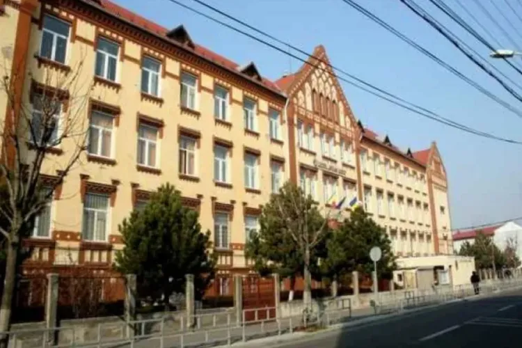 Bătălie mare pe secția de Științele Naturii de la Liceul Avram Iancu din Cluj, cunoscută pentru rezultatele la Biologie: A scos trei clase, în premieră!