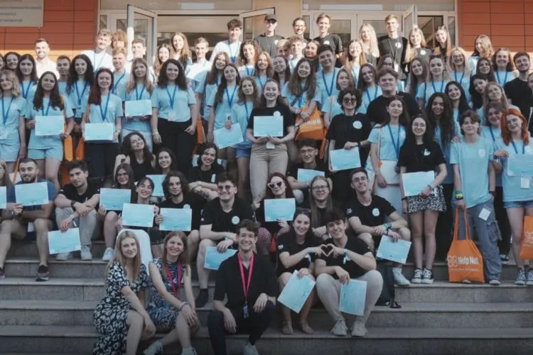 100 de liceeni vin la UMF Cluj să experimenteze viața de student medicinist. Rectorul UMF Cluj Anca Buzoianu: „Sperăm să fie viitori studenți ai UMFIH”