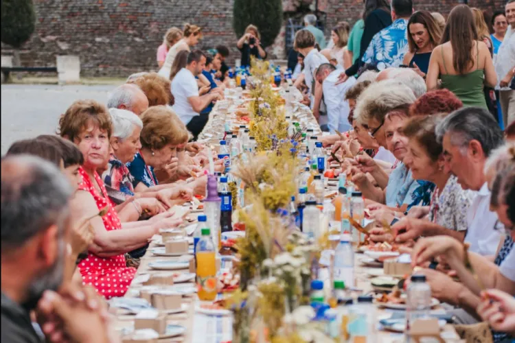 Ardealul va intra în Cartea Recordurilor cu o masă impresionantă la care vor participa 10.000 de oameni! Unde și când te poți înscrie să fii printre ei