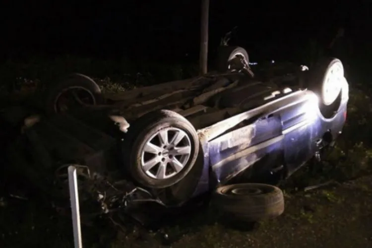 Accident spectaculos în Cluj. O mașină s-a răsturnat, șoferul în vârstă de 45 de ani primește îngrijiri medicale