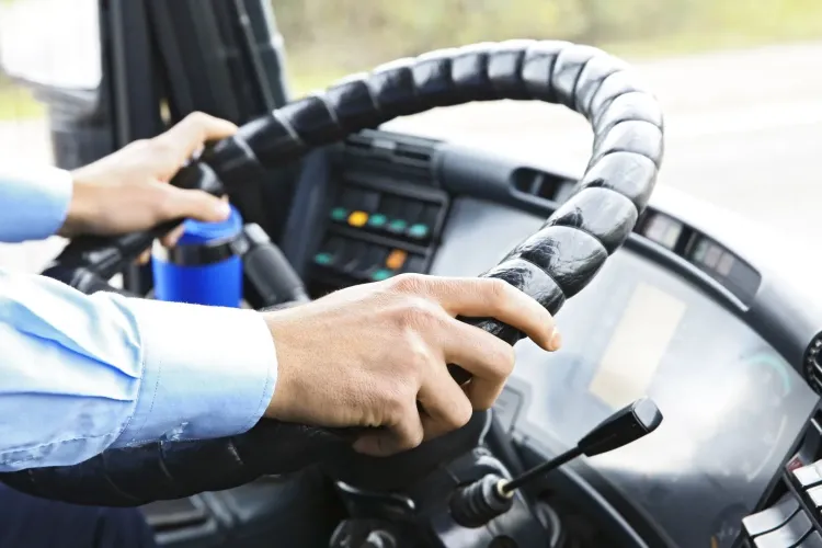 Uniforme noi, imagine nouă: Șoferii CTP Cluj, „la patru ace” pentru călători. Transportul public din Cluj trece la nivelul următor VIDEO