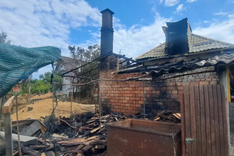 Durere fără margini: O familie din Cluj a rămas pe drumuri după ce casa le-a ars din temelii. Fiica lor cere ajutor: „Vă rog, salvați-ne!” FOTO