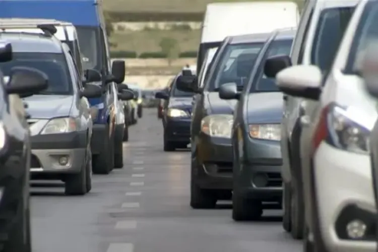 Atenție, șoferi! Se schimbă legea: din toamnă, cresc tarifele și se dublează amenzile pentru cei care nu respectă noile reguli