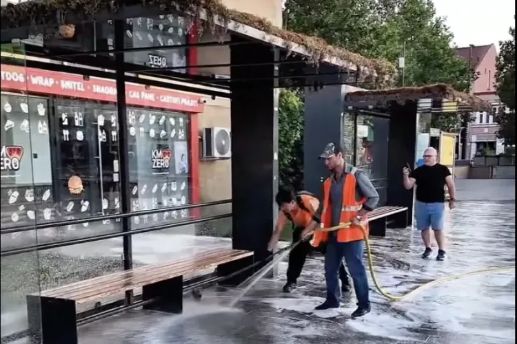 Piața Gării, mereu sub asediul mizeriei! Primăria intervine în forță cu echipe de curățenie: „Este nevoie de implicare și responsabilitate” VIDEO