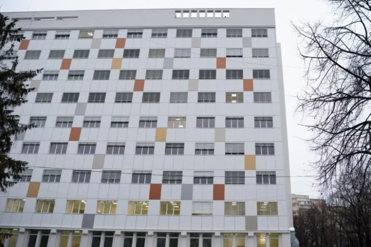 Bărbat angajat la un spital de copii, a fost reținut pentru agresiune sexuală asupra unei minore în momentul în care acesta trebuia să îi dea analizele