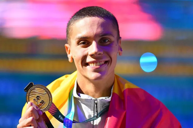 David Popovici, fenomenul natației românești: Sportivul a luat AURUL la proba de 100 de metri liber de la Singapore! Va veni acasă cu 2 medalii de aur