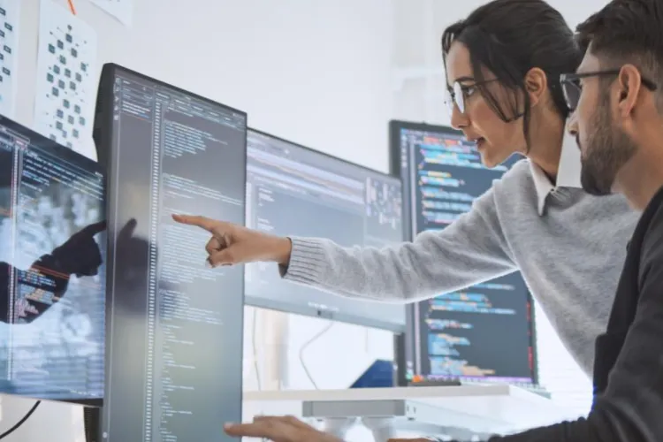 Aproape 4.000 de joburi disponibile pe piața muncii din Cluj. Unde te poți angaja pe salarii de 9.000 sau 10.000 de lei - nu e în IT