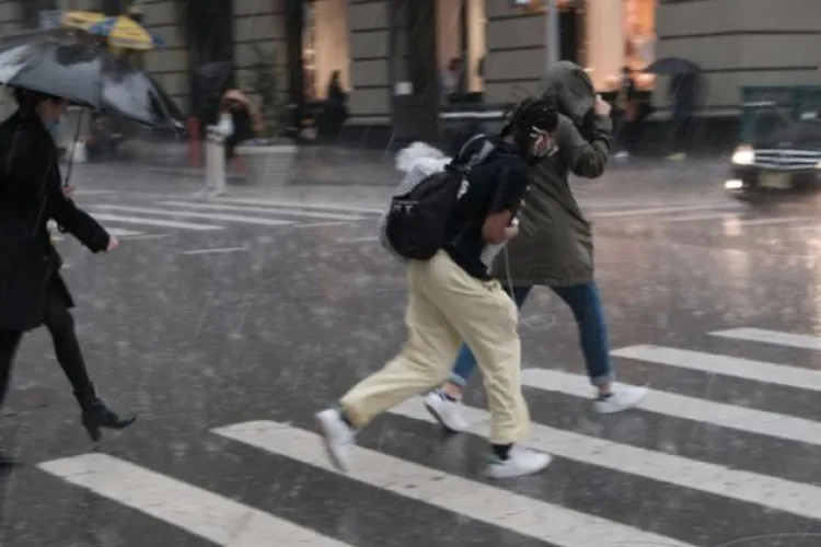 Vremea extremă lovește Clujul! Meteorologii au anunțat COD GALBEN de grindină, descărcări electrice și ploi torențiale