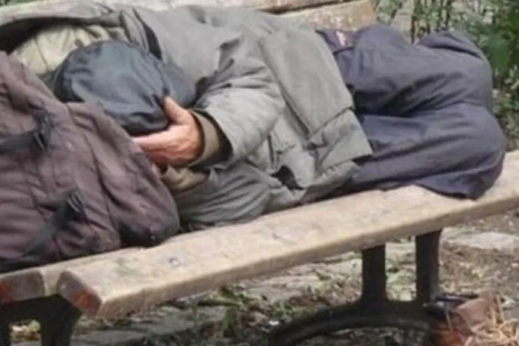 Un clujean cu suflet mare cere ajutorul autorităților pentru a salva un om al străzii din Grigorescu: „Nu e atât de deranjantă persoana”