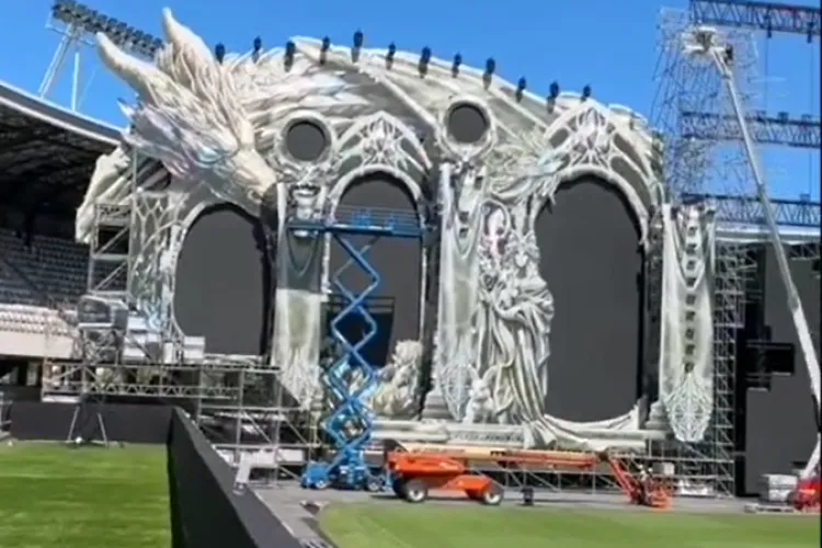 Cum arată scena UNTOLD X 2025. O capodoperă vizuală, gigant, demnă de aniversarea a 10 ani de show la Cluj VIDEO