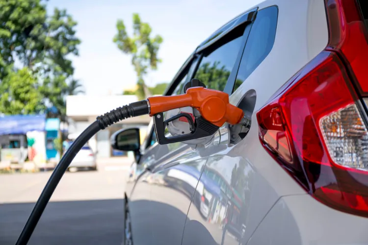 Carburanții au explodat la început de august: Prețurile au crescut cu aproape jumătate de leu pe litru din cauza taxelor și TVA-ului majorat