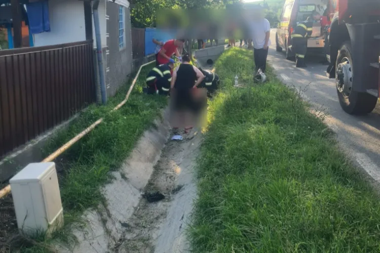 Cluj- Un motociclist a fost rănit în urmă cu puțin timp într-un accident la Răscruci, în Bonțida. Motocicleta a fost proiectată în șanț FOTO