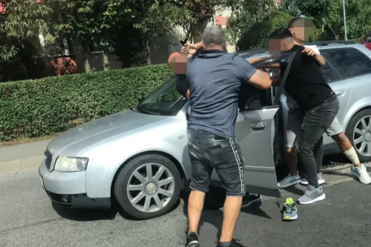 Bătaie în trafic în plină zi, în Cluj-Napoca: Un șofer a fost bătut de trei bărbați în cartierul Grigorescu VIDEO
