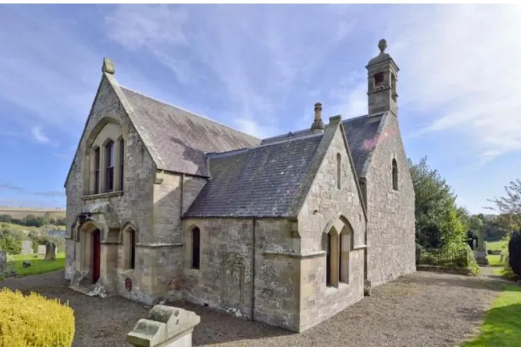 Vrei să cumperi o biserică? Vine cu tot cu cimitir și costă mai puțin ca un apartament cu două camere în Cluj-Napoca