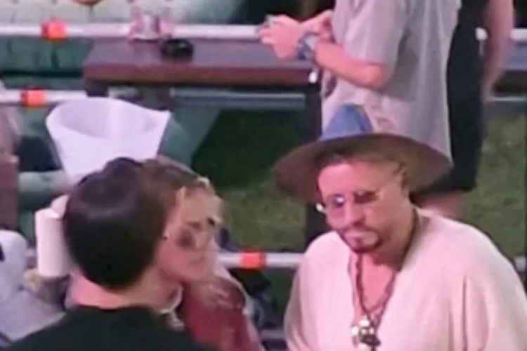 Cătălin Botezatu nu se dezminte: A rupt normele la Untold X, la Cluj! A atras toate privirile VIP-urilor când a apărut în ținuta excentrică-FOTO în articol