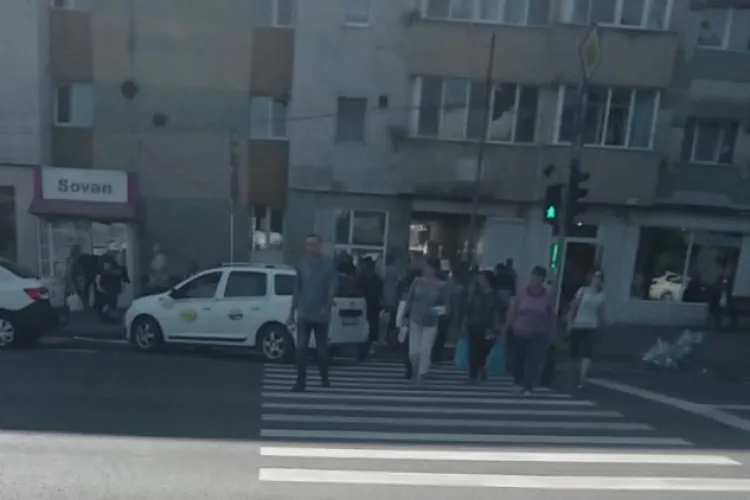Cluj-Napoca, tot mai periculos pentru pietoni! Ce se întâmplă pe o stradă din oraș este inacceptabil: „Oamenii vor doar să ajungă acasă”